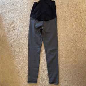 MATERNITY ALERT! 💗💙 Gray maternity leggings. Size XS. Length hits mid calf.